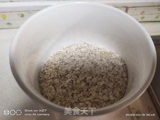 鸡蛋圣女果拌燕麦的做法步骤：2