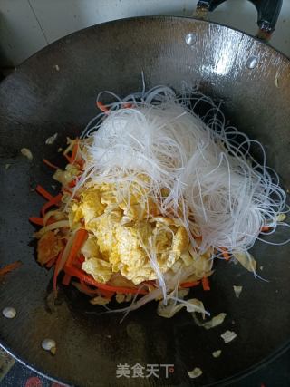 包菜鸡蛋炒粉丝的做法步骤：12