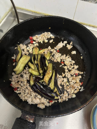 茄子肉末粉丝煲的做法步骤：7