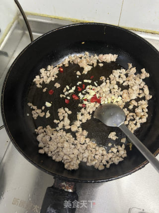 茄子肉末粉丝煲的做法步骤：6