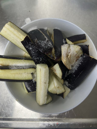 茄子肉末粉丝煲的做法步骤：2