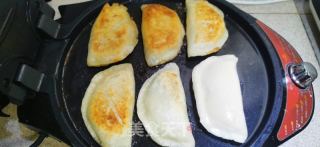 开水烫面韭菜鸡蛋粉条盒子的做法步骤：4