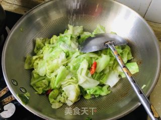 莲花菜粉条炒鸡蛋的做法步骤：9