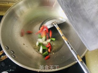 莲花菜粉条炒鸡蛋的做法步骤：7