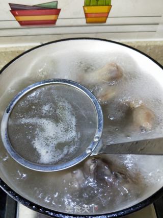 石斛西洋参炖鸡汤的做法步骤：8