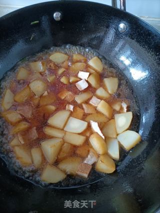 卤猪肉烧土豆的做法步骤：6