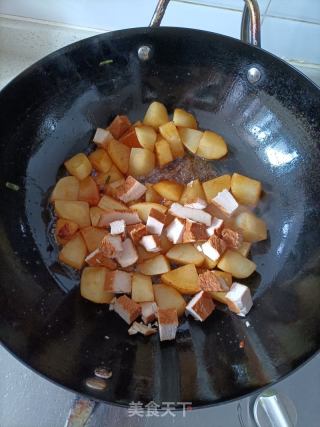 卤猪肉烧土豆的做法步骤：5