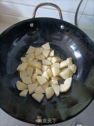 卤猪肉烧土豆的做法步骤：3