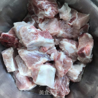 家常烧排骨的做法步骤：1
