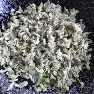 蒜苗炒槐花麦饭的做法步骤：6