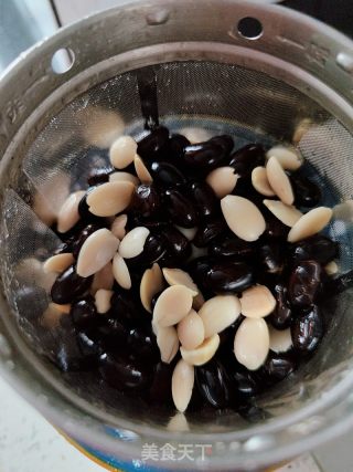 黑豆杏仁露的做法步骤：2