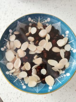 黑豆杏仁露的做法步骤：1