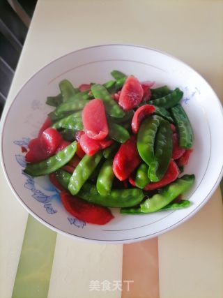 荷兰豆炒热狗的做法