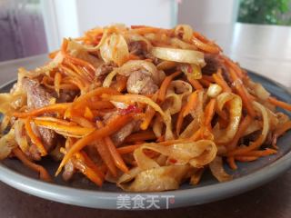 孜然羊肉炒饼丝的做法