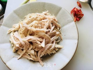 小葱拌手撕鸡脯肉的做法步骤：3