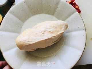 小葱拌手撕鸡脯肉的做法步骤：2