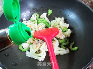 苦瓜炒花菜的做法步骤：7