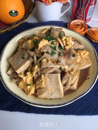 鸡蛋菌菇炖豆腐的做法步骤：12