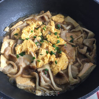 鸡蛋菌菇炖豆腐的做法步骤：10