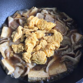 鸡蛋菌菇炖豆腐的做法步骤：8
