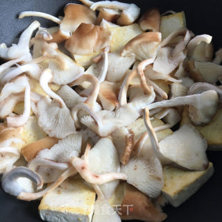 鸡蛋菌菇炖豆腐的做法步骤：6