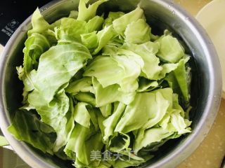 干锅包菜的做法步骤：1