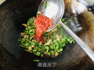 鸡蛋西红柿酱蔬菜拌面的做法步骤：8