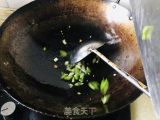 鸡蛋西红柿酱蔬菜拌面的做法步骤：5