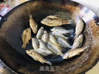 奶白鲫鱼汤的做法步骤：2