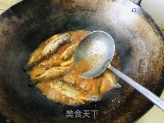 红烧野生鲫鱼的做法步骤：9