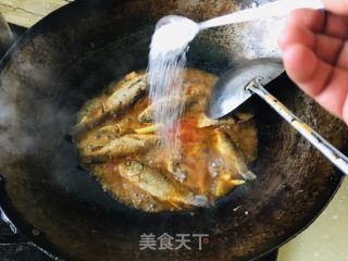 红烧野生鲫鱼的做法步骤：8
