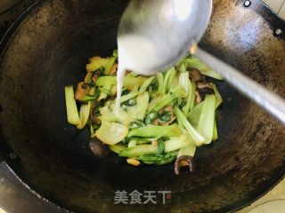 香菇炒油菜的做法步骤：7