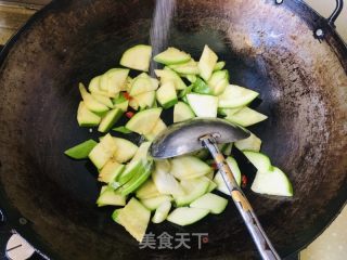 醋溜茭瓜的做法步骤：4