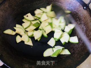 醋溜茭瓜的做法步骤：3