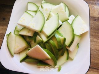 醋溜茭瓜的做法步骤：1