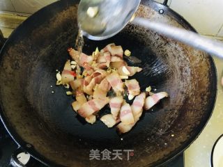 蒜苔炒腊肉的做法步骤：4
