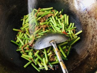 蒜苔炒肉丝的做法步骤：8