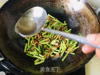 蒜苔炒肉丝的做法步骤：7
