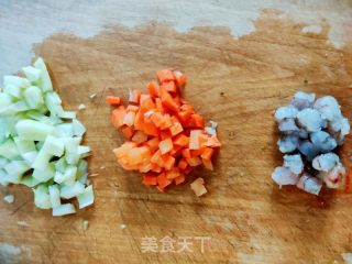 什锦炒饭的做法步骤：1