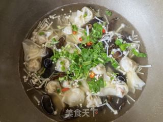 酸辣槐花木耳猪肉馄饨的做法步骤：12