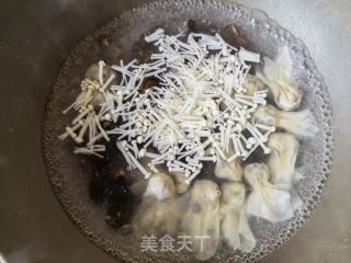 酸辣槐花木耳猪肉馄饨的做法步骤：9