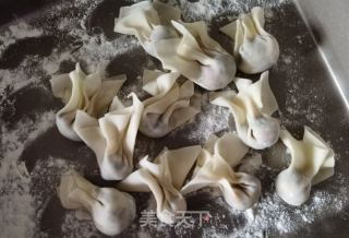 酸辣槐花木耳猪肉馄饨的做法步骤：7