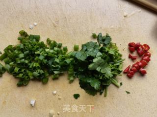 酸辣槐花木耳猪肉馄饨的做法步骤：3