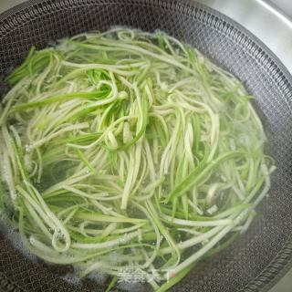 蒜香西葫芦的做法步骤：3