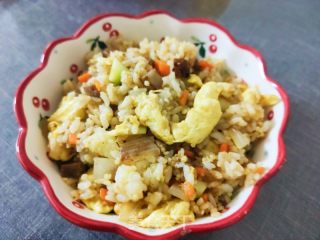 腊肠鸡蛋炒饭