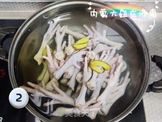 柠檬泡椒凤爪的做法步骤：2