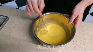 巧克力叶纹果香蛋糕卷的做法步骤：4