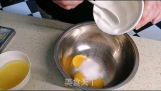 巧克力叶纹果香蛋糕卷的做法步骤：2