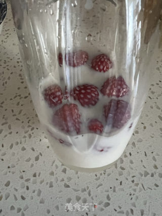 草莓慕斯蛋糕的做法步骤：2