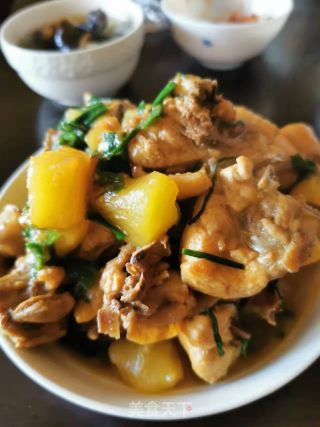 土豆焖鸡的做法